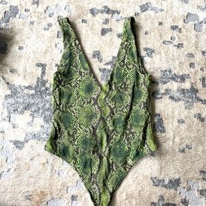 Aritzia Babaton Green Snakeskin Contour Bodysuit